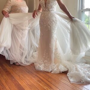 Attachable tulle skirt for A-line style. (24-30” waist). True white color.